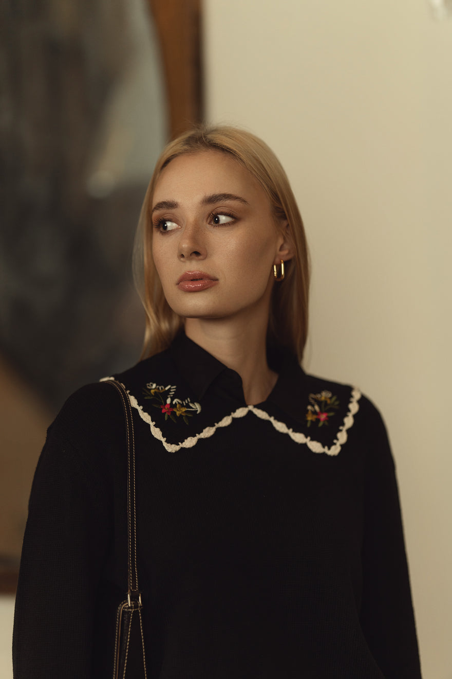 KM collar sweater