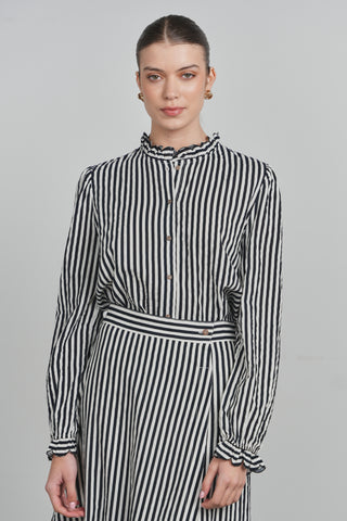 POINT RUFFLE BLOUSE