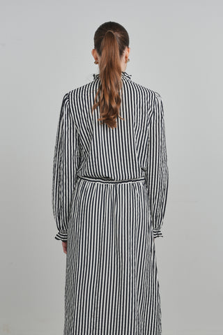 POINT RUFFLE BLOUSE